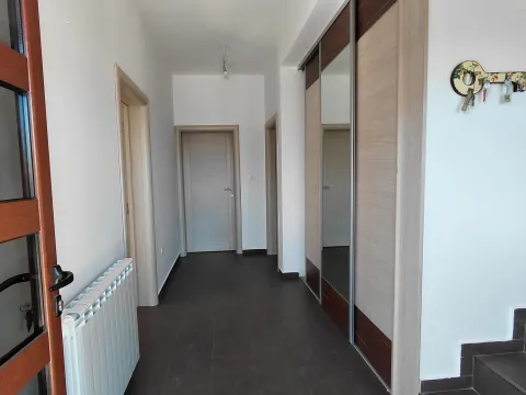 Rent, house, 220m², Tološi, Podgorica - image 8