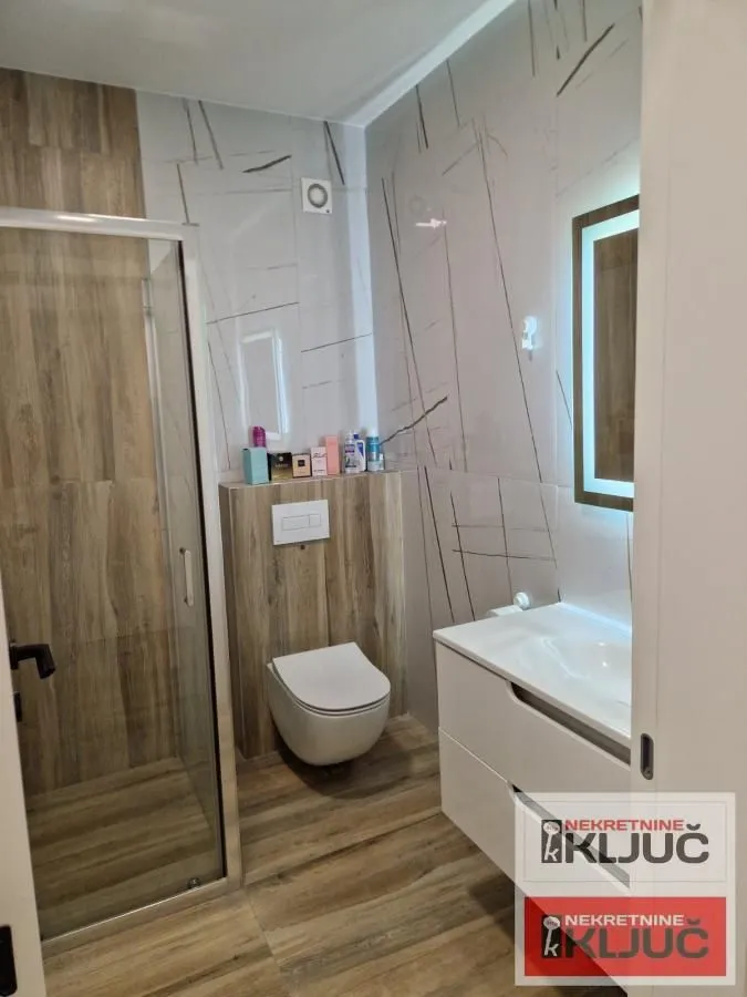 Prodaja, četvorosoban stan, 98m², Petrovaradin, Novi Sad