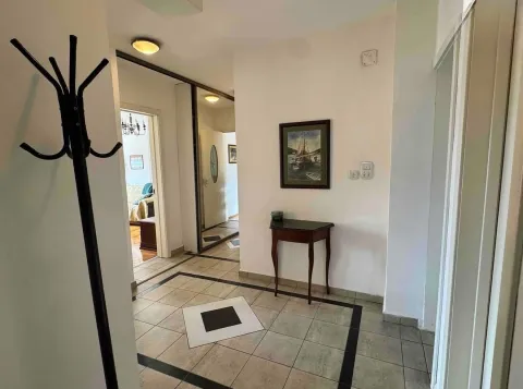 Izdavanje, jednosoban stan, 75m², Centar, Tivat - image 6