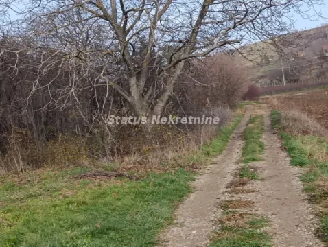 Zemljani put i okolno zemljište sa rastinjem. - image 10