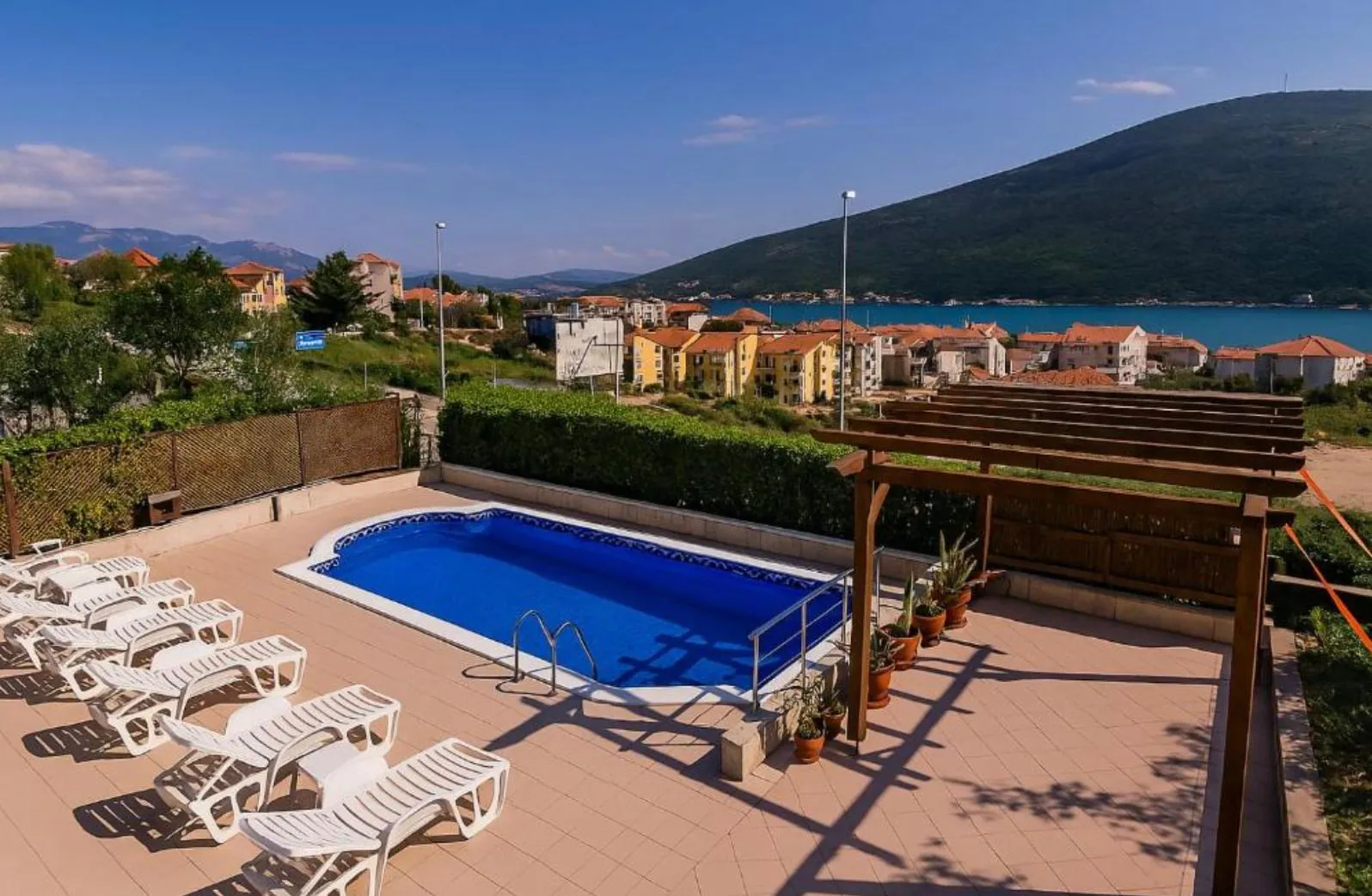 Sale, house, 280m², Đenovići, Herceg Novi