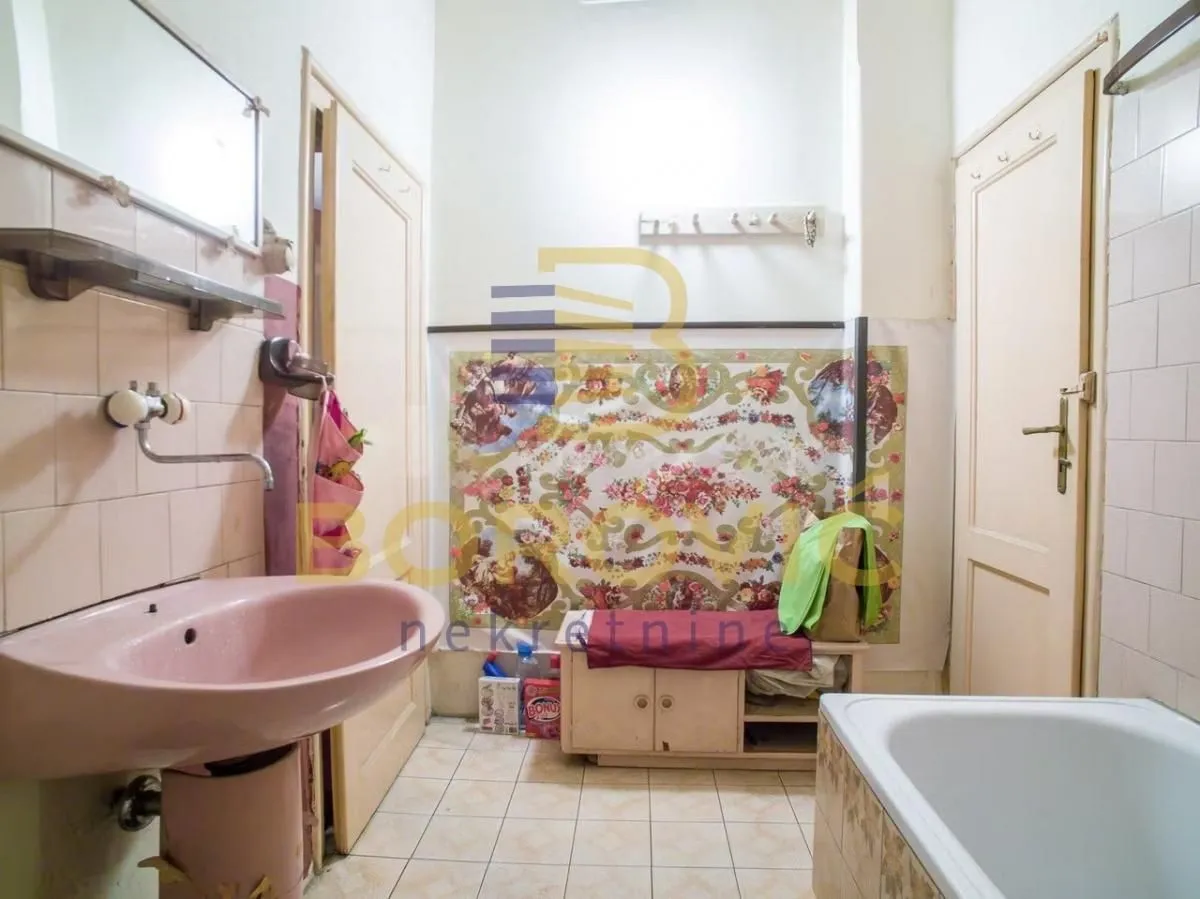 Prodaja, trosoban stan, 95m², Kalenić Pijaca, Vračar Sve Podlokacije