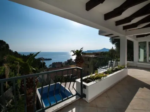 Izdavanje, kuća, 200m², Sveti Stefan, Budva - image 6