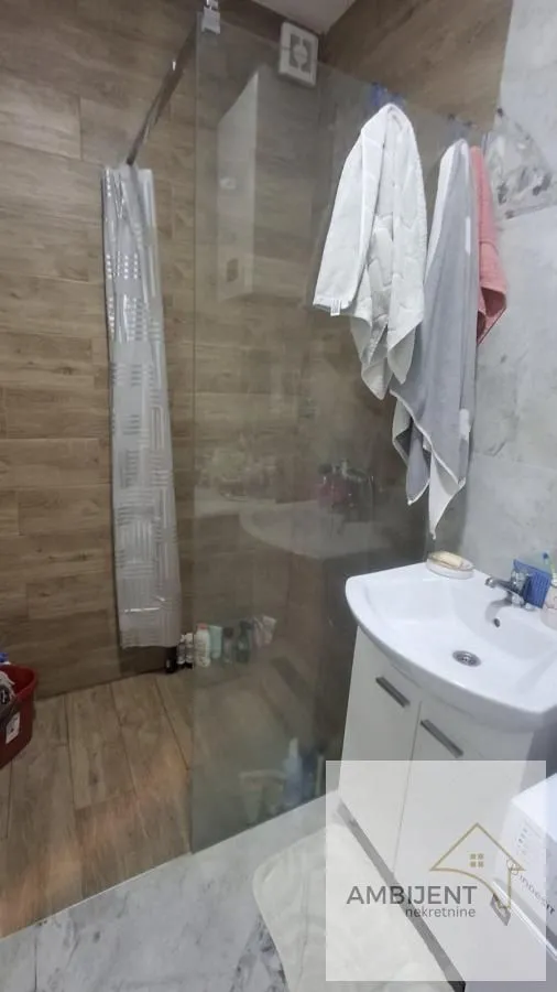 Prodaja, trosoban stan, 78m², Centar, Stara Pazova