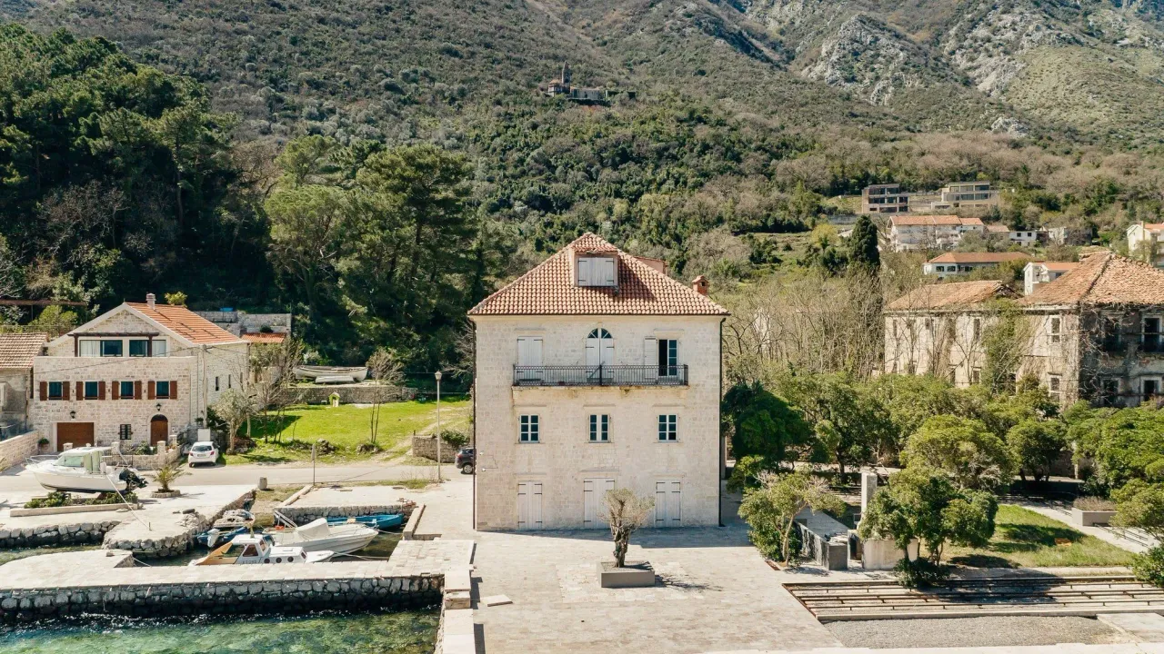 Sale, house, 550m², Prčanj, Kotor