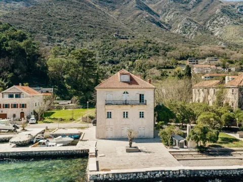 Sale, house, 550m², Prčanj, Kotor