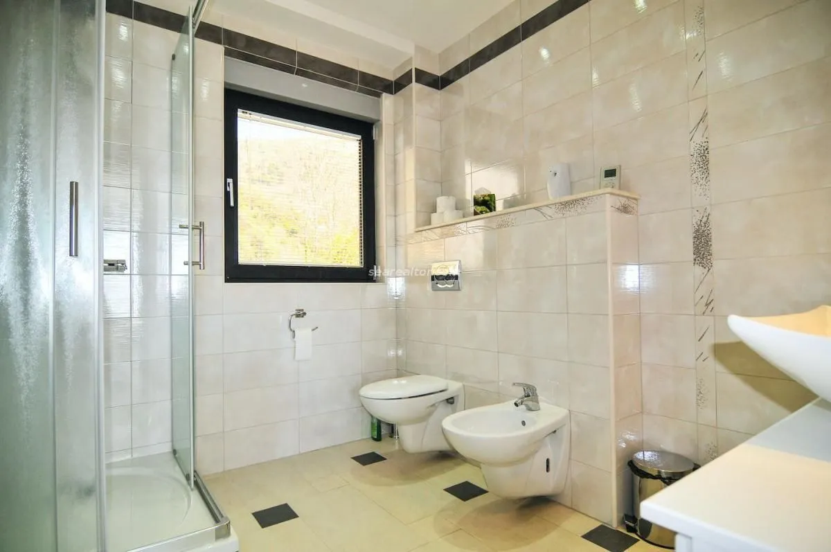 Prodaja, kuća, 390m², Mrčevac, Tivat