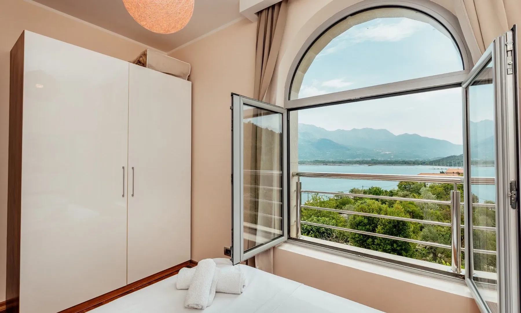 Prodaja, dvosoban stan, 64m², Đuraševići, Tivat