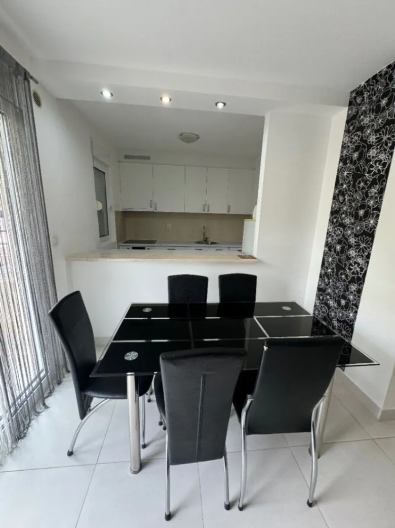 Rent, one bedroom apartment, 60m², Bečići, Budva
