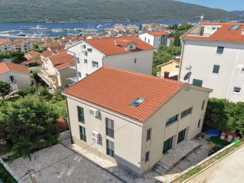 Sale, two bedroom apartment, 80m², Đenovići, Herceg Novi - image 3