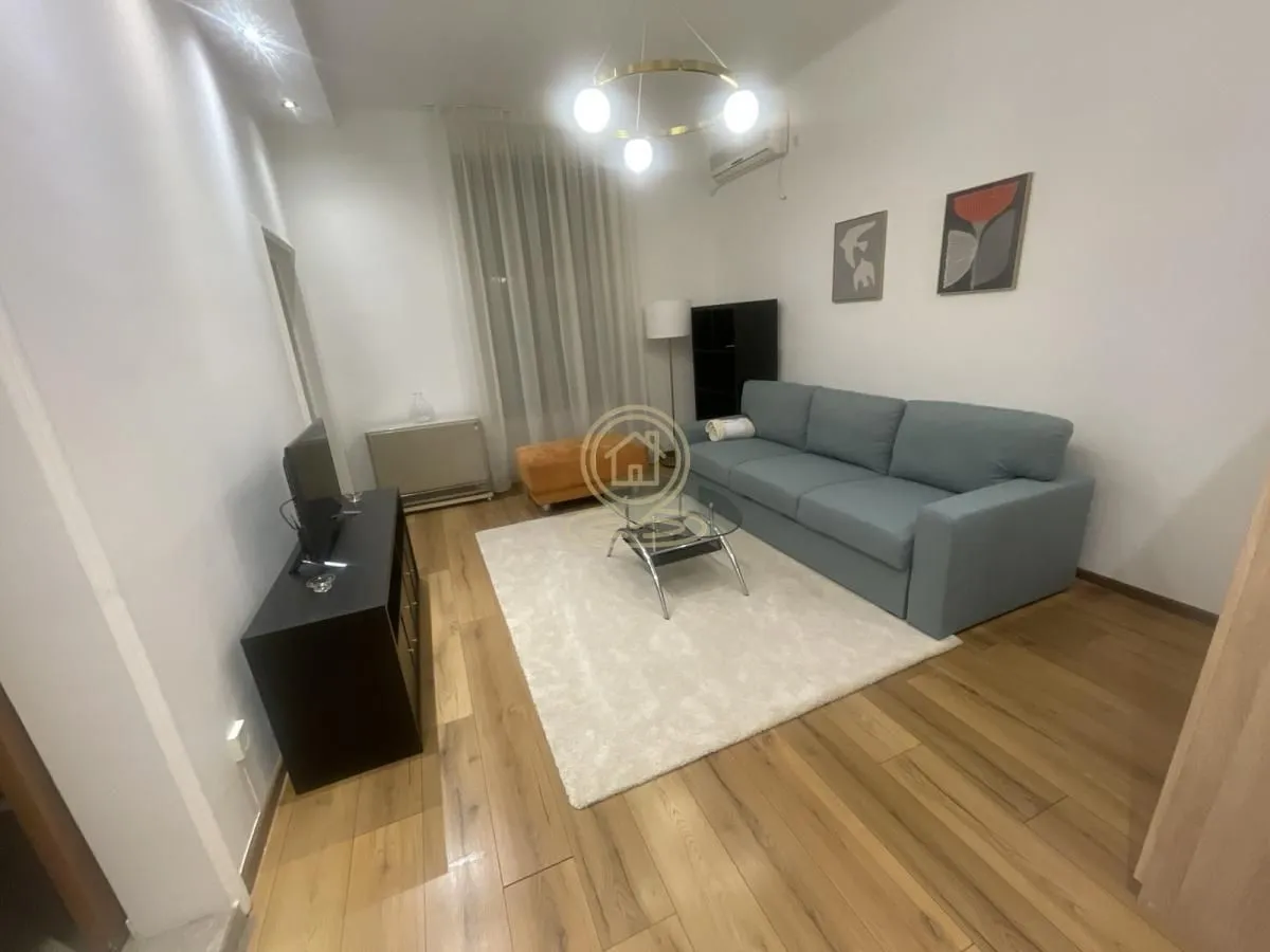 Izdavanje, dvosoban stan, 43m², Stari Grad, Beograd