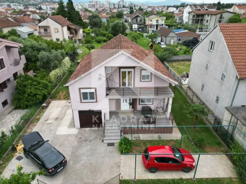 Sale, house, 225m², Tološi, Podgorica - image 14