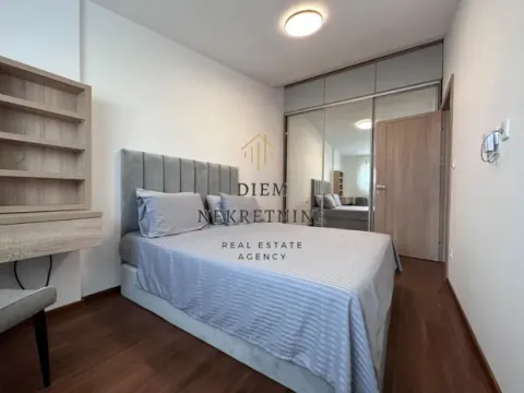 Izdavanje, dvosoban stan, 80m², Master Kvart, Podgorica - image 2