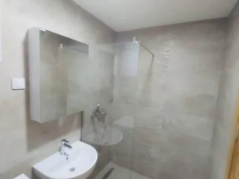 Izdavanje, dvosoban stan, 59m², Bečići, Budva - image 9