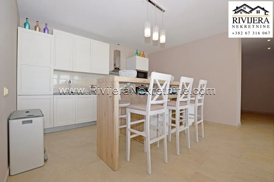 Prodaja, trosoban stan, 220m², Topla, Herceg Novi