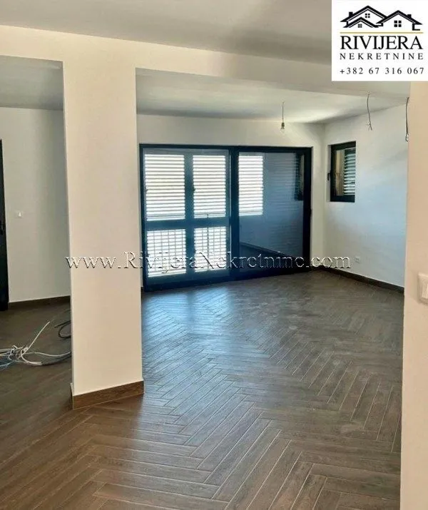 Prodaja, trosoban stan, 96m², Obala Đuraševića, Tivat