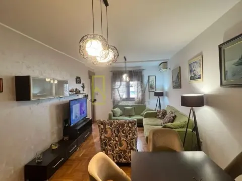 Prodaja, dvosoban stan, 70m², Stari Aerodrom, Podgorica - image 13