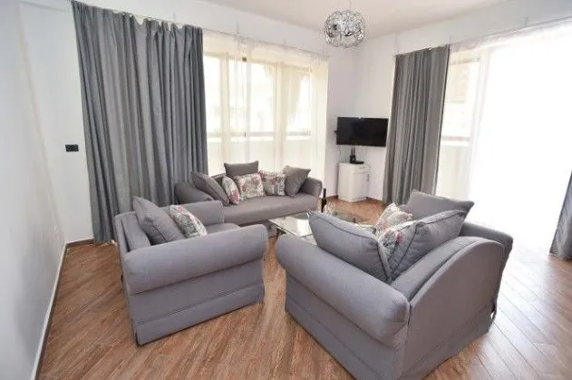 Izdavanje, dvosoban stan, 89m², Centar, Budva