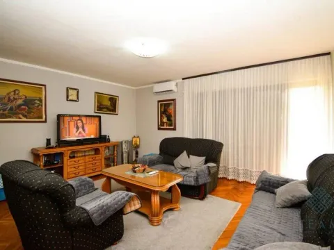 Prodaja, kuća, 300m², Stari Aerodrom, Podgorica - image 17