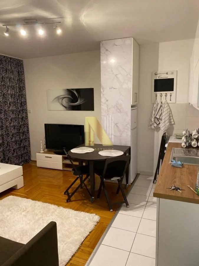 Izdavanje, jednosoban stan, 33m², Bulevar Oslobodjenja, Novi Sad Sve Podlokacije