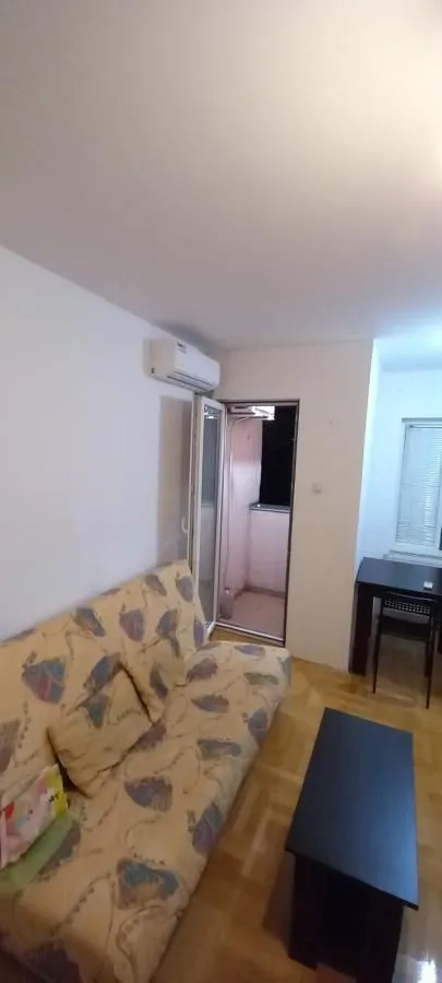 Izdavanje, jednosoban stan, 40m², Centar, Niš