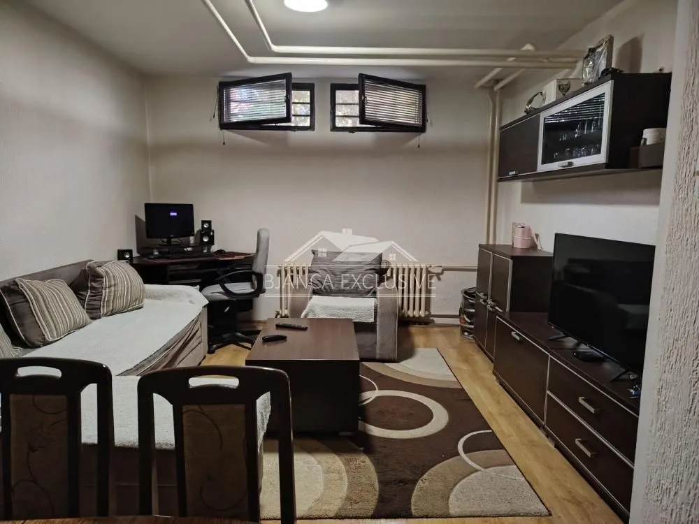 Prodaja, dvosoban stan, 48m², Novi Beograd Blok 61, Novi Beograd Sve Podlokacije