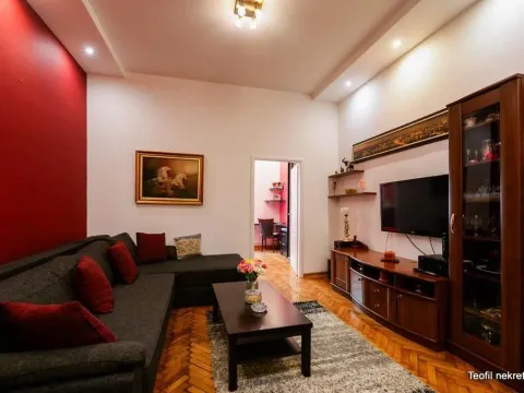 Prodaja, trosoban stan, 86m², Vračar, Šid