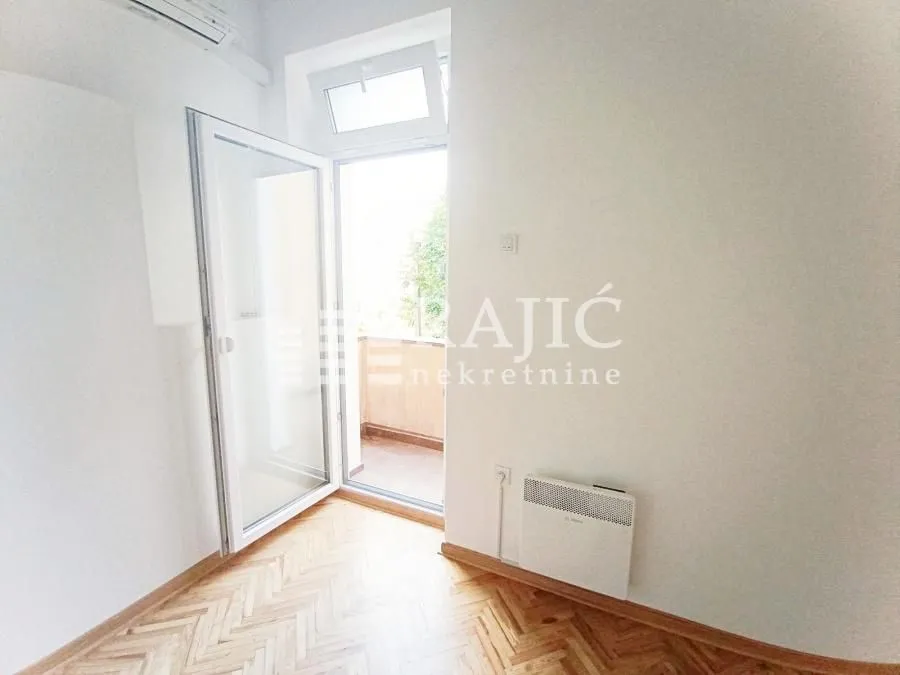 Prodaja, trosoban stan, 54m², Senjak, Beograd