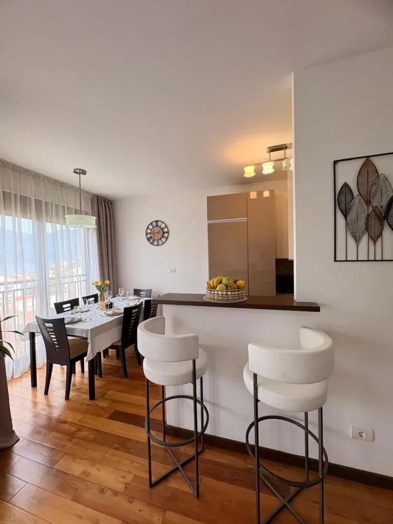 Rent, two bedroom apartment, 70m², Dobrota, Kotor