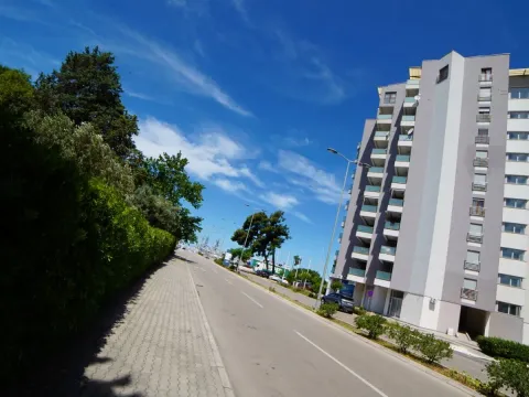 Izdavanje, jednosoban stan, 58m², Centar, Bar - image 15