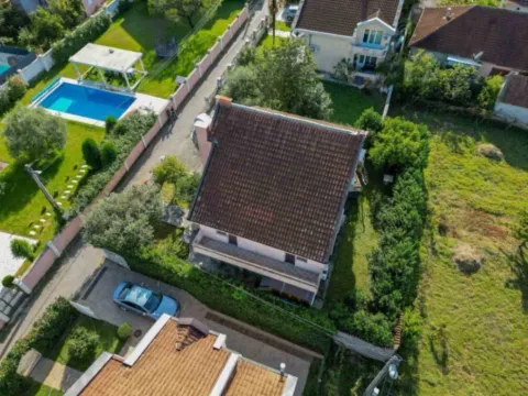 Prodaja, kuća, 298m², Tološi, Podgorica - image 11