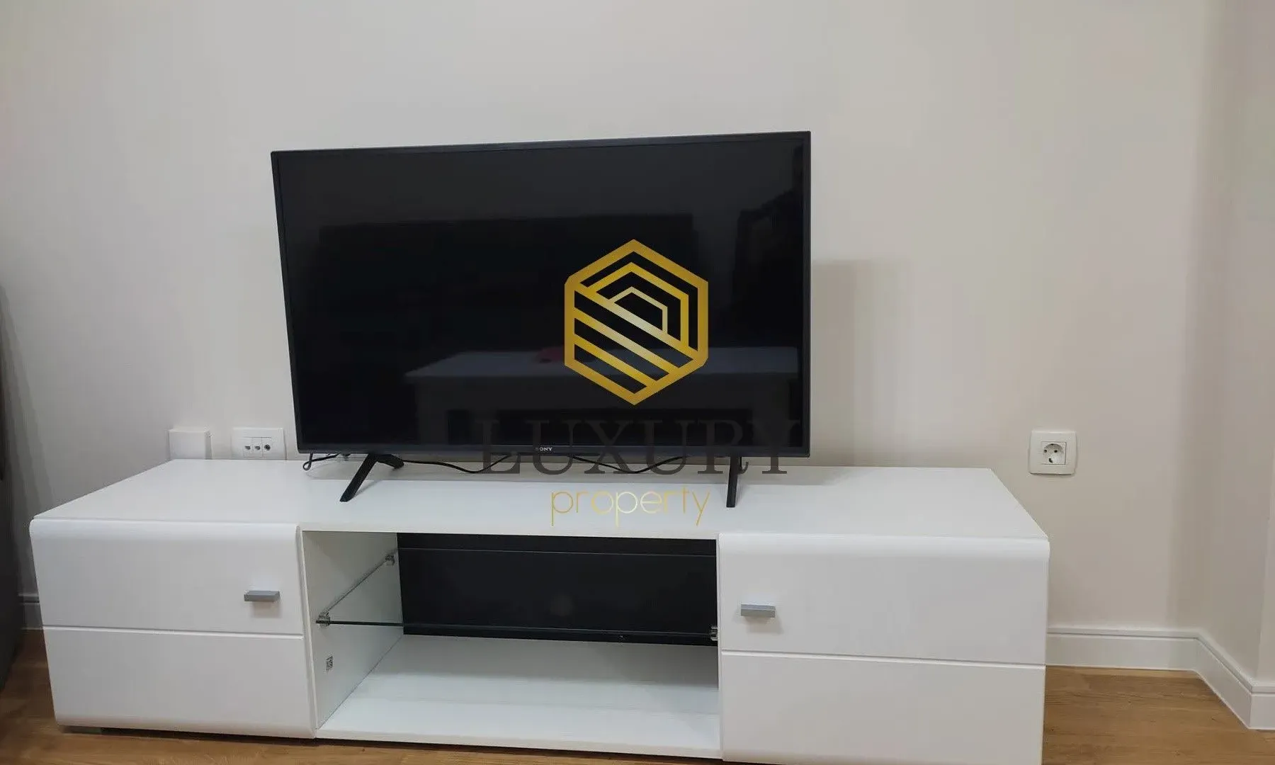 Izdavanje, jednosoban stan, 40m², Pobrežje, Podgorica