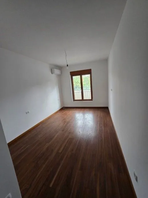 Izdavanje, trosoban stan, 96m², Master Kvart, Podgorica