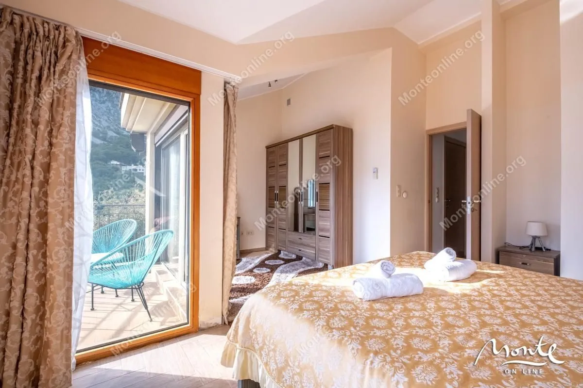 Prodaja, dvosoban stan, 104m², Orahovac, Kotor