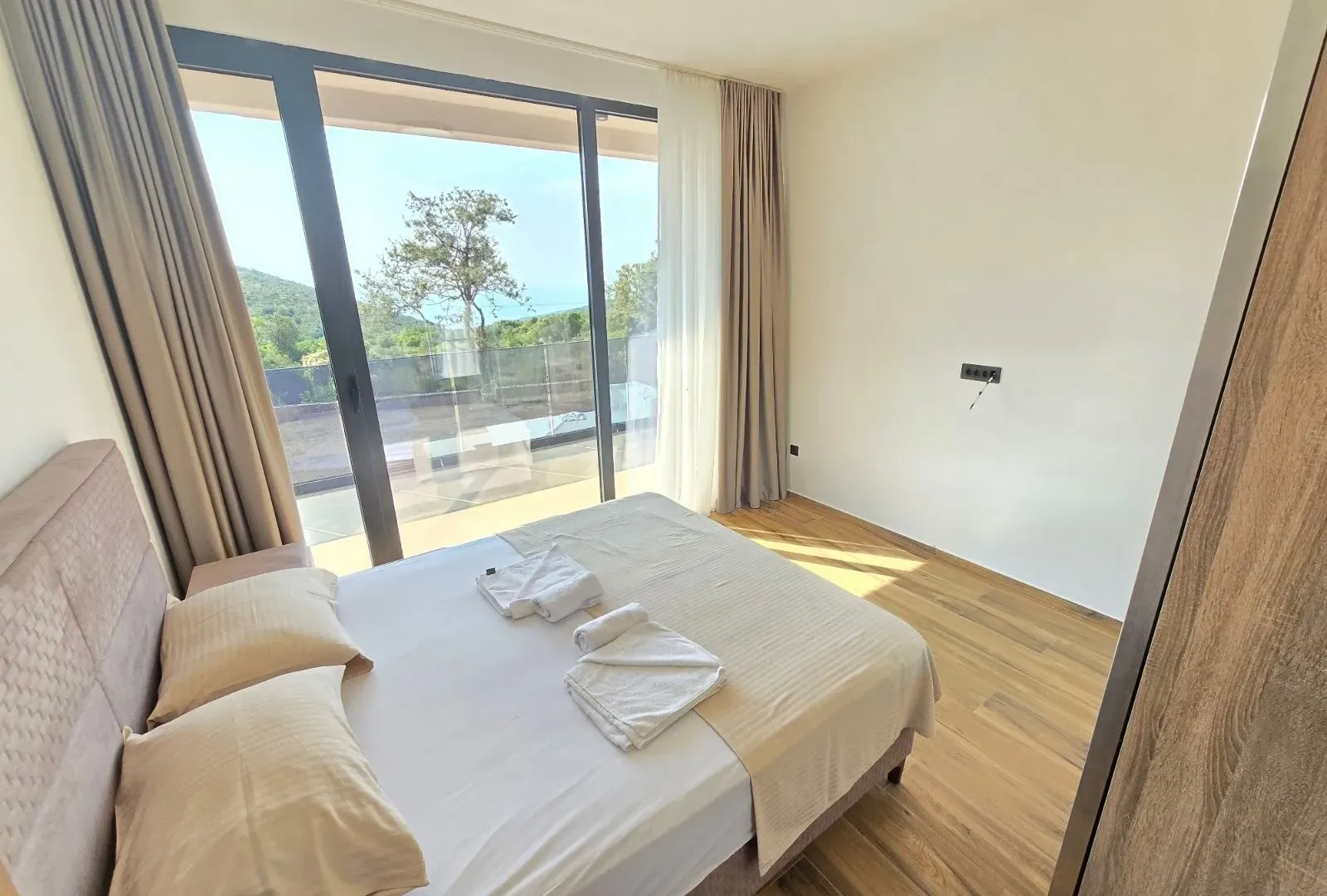 Rent, house, 250m², Višnjevo, Kotor