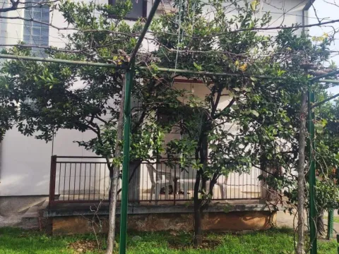 Izdavanje, kuća, 200m², Zagorič, Podgorica - image 17