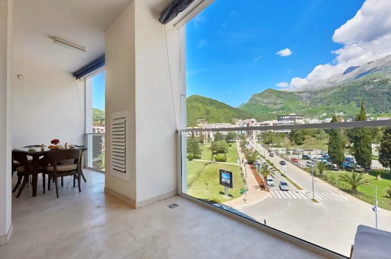 Rent, one bedroom apartment, 63m², Tre Canne, Budva