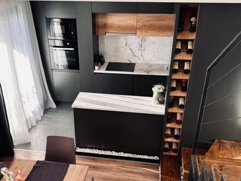 Izdavanje, trosoban stan, 130m², Tivat, Crna Gora - image 5