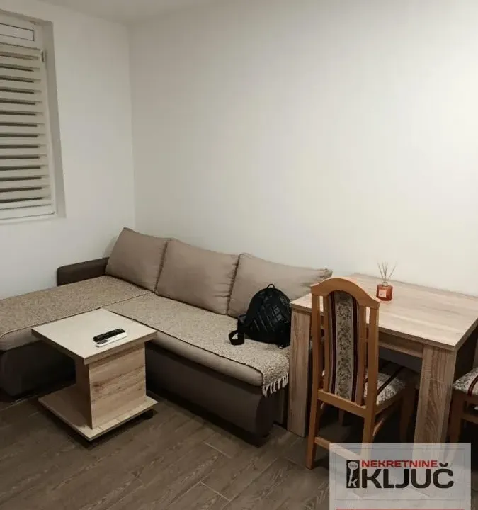 Izdavanje, garsonjera, 25m², Novi Sad, Srbija