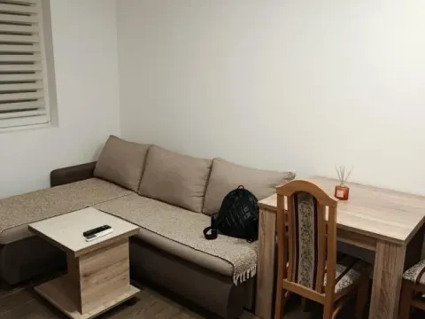 Izdavanje, garsonjera, 25m², Novi Sad, Srbija - image 1