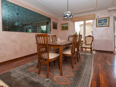 Izdavanje, stan, 200m², Gorica C, Podgorica - image 8