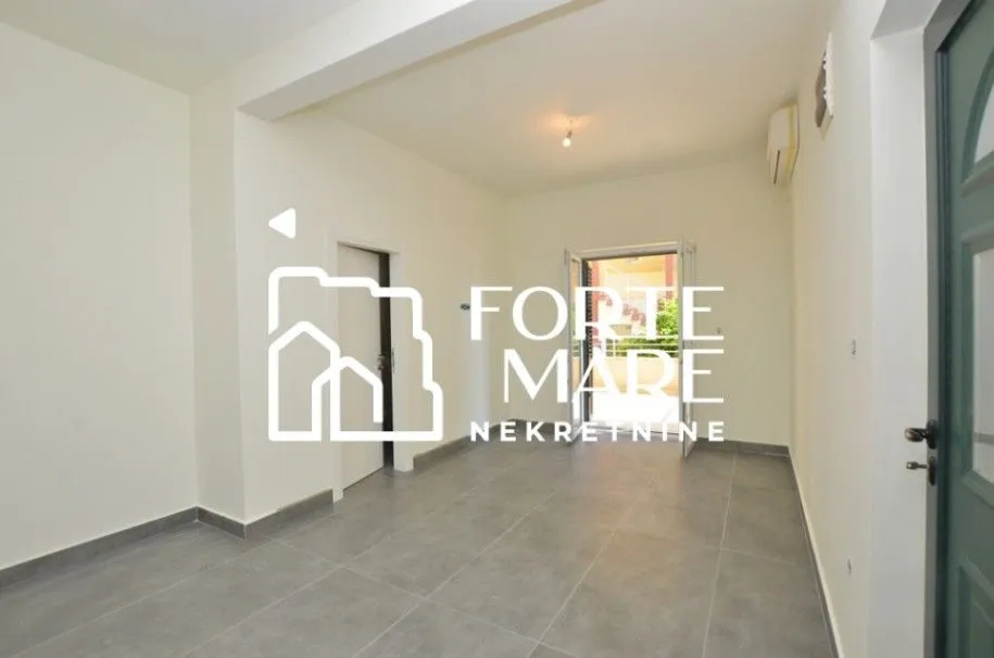 Sale, two bedroom apartment, 74m², Đenovići, Herceg Novi