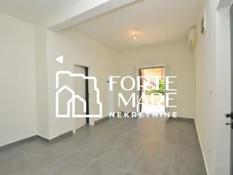 Sale, two bedroom apartment, 74m², Đenovići, Herceg Novi
