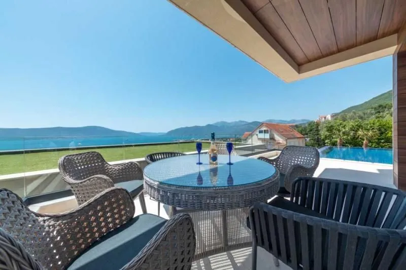 Prodaja, kuća, 452m², Marići, Tivat