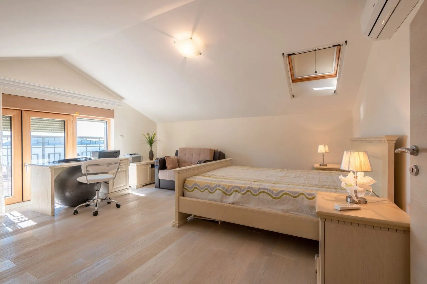 Sale, three bedroom apartment, 123m², Pržno, Budva
