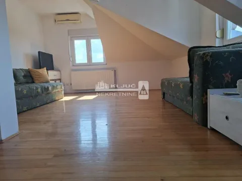 Prodaja, trosoban stan, 79m², Kanarevo Brdo, Beograd - image 1