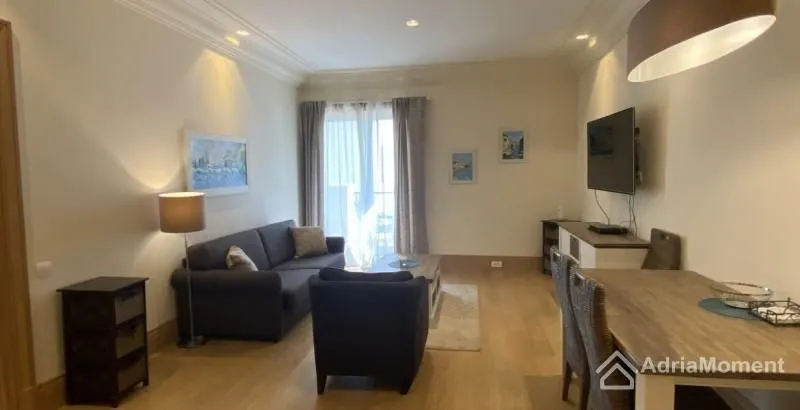 Prodaja, jednosoban stan, 83m², Centar, Tivat