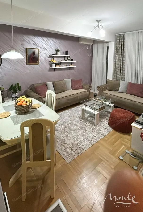 Prodaja, dvosoban stan, 72m², Momišići, Podgorica
