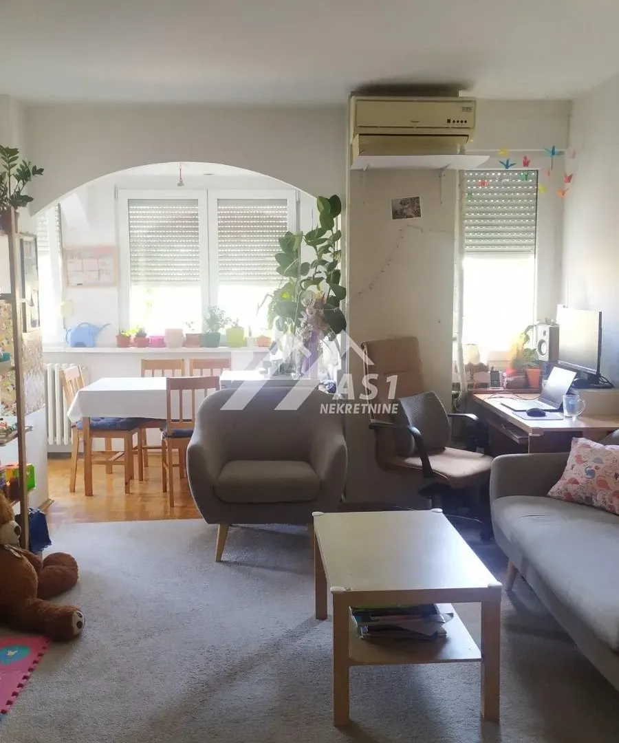 Izdavanje, trosoban stan, 62m², Socijalno, Novi Sad Sve Podlokacije