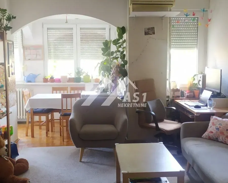 Izdavanje, trosoban stan, 62m², Socijalno, Novi Sad Sve Podlokacije